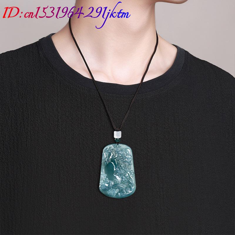 Colar com Pingente de Jadeíta  - Vintage Fashion Luxury avaliação e preço